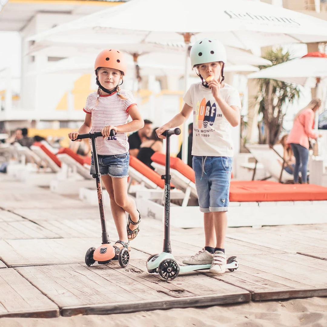 Scoot And Ride Scooter - Highwaykick 3 LED In Kiwi 8 Scoot And Ride Scooter - Highwaykick 3 LED In Kiwi