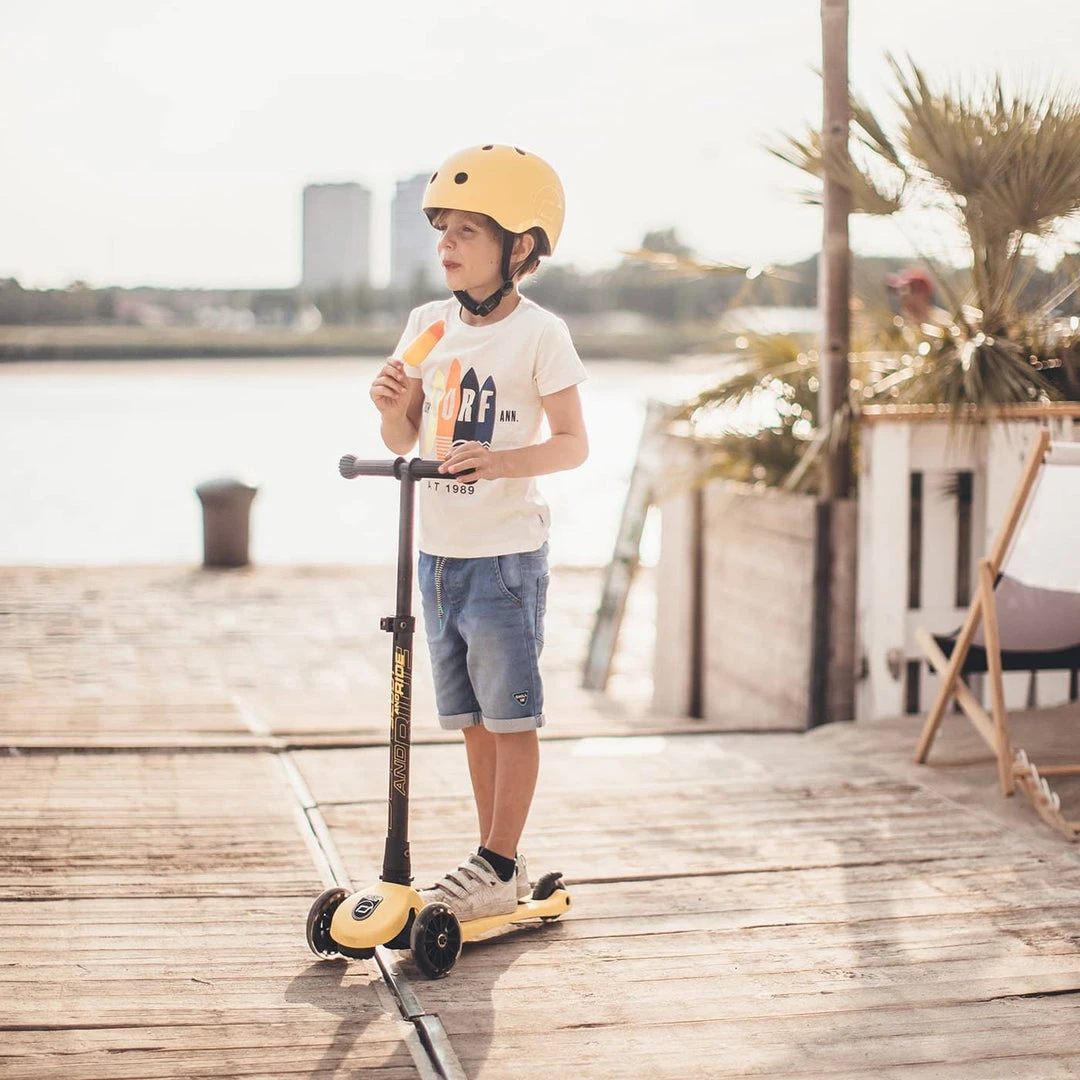 Scooters And Ride Ons Scoot And Ride Scooter - Highwaykick 3 LED In Lemon 8 Scooters And Ride Ons Scoot And Ride Scooter - Highwaykick 3 LED In Lemon