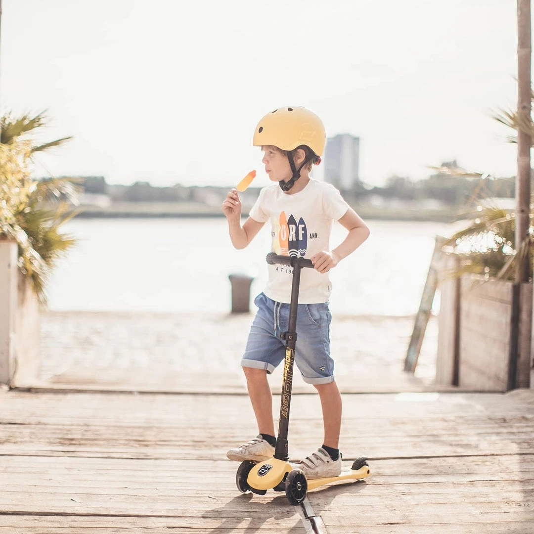 Scooters And Ride Ons Scoot And Ride Scooter - Highwaykick 3 LED In Lemon 4 Scooters And Ride Ons Scoot And Ride Scooter - Highwaykick 3 LED In Lemon