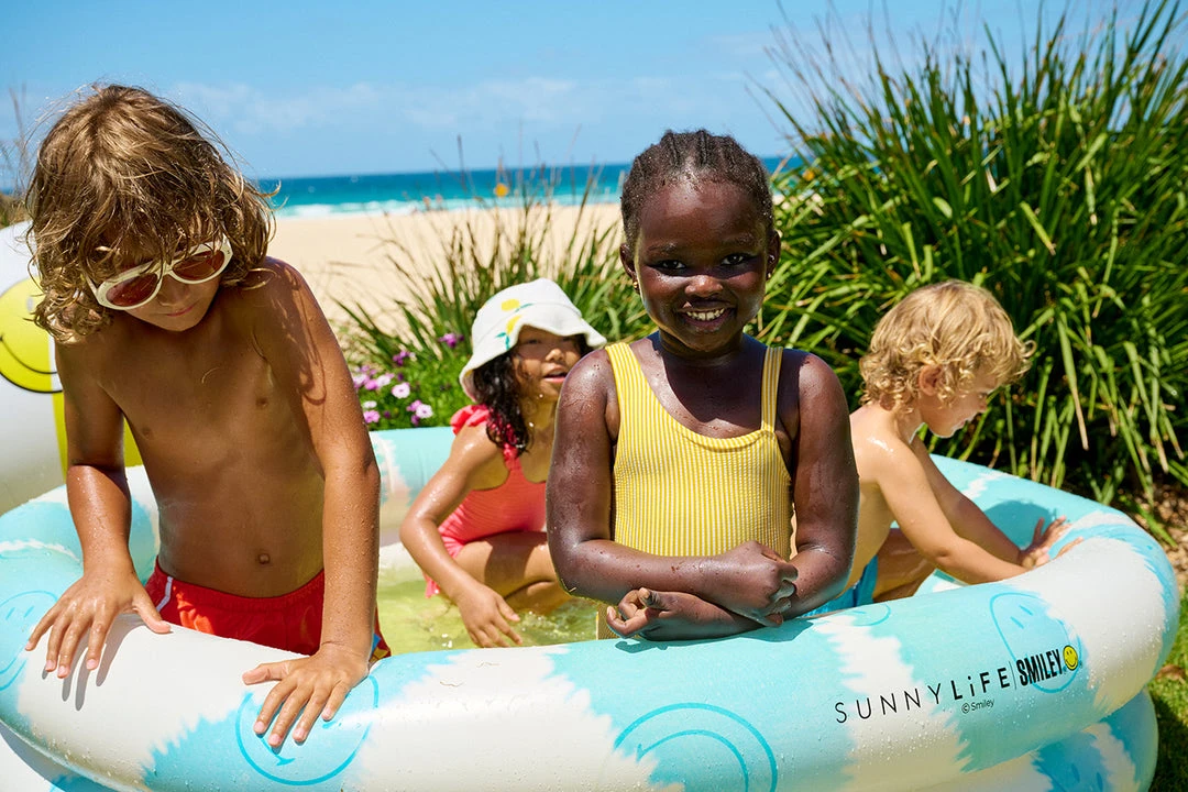 Sunnylife - The Pool Smiley Paddling Pool Holiday Shop 8 Sunnylife - The Pool Smiley Paddling Pool Holiday Shop